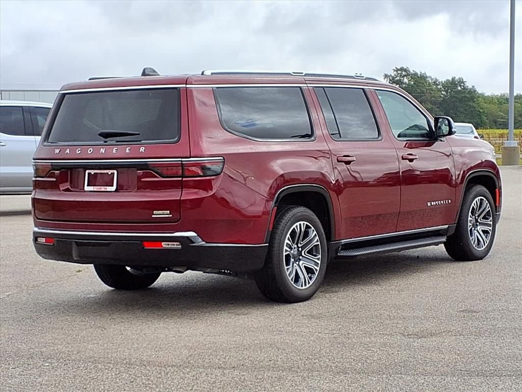 Used 2024 Jeep Wagoneer L Series II w/ Flexible Seating Group image 2