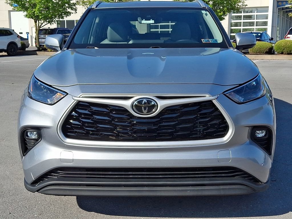 Used 2023 Toyota Highlander XLE FWD image 4