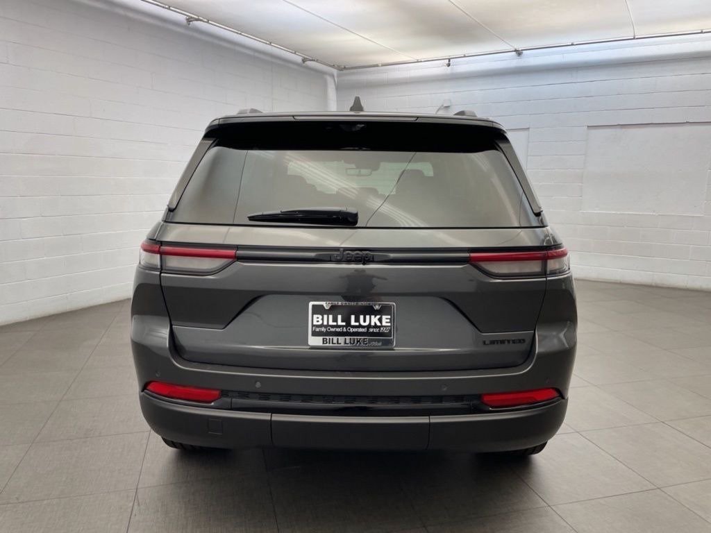 New 2025 Jeep Grand Cherokee Limited w/ Luxury Tech Group II RWD image 4