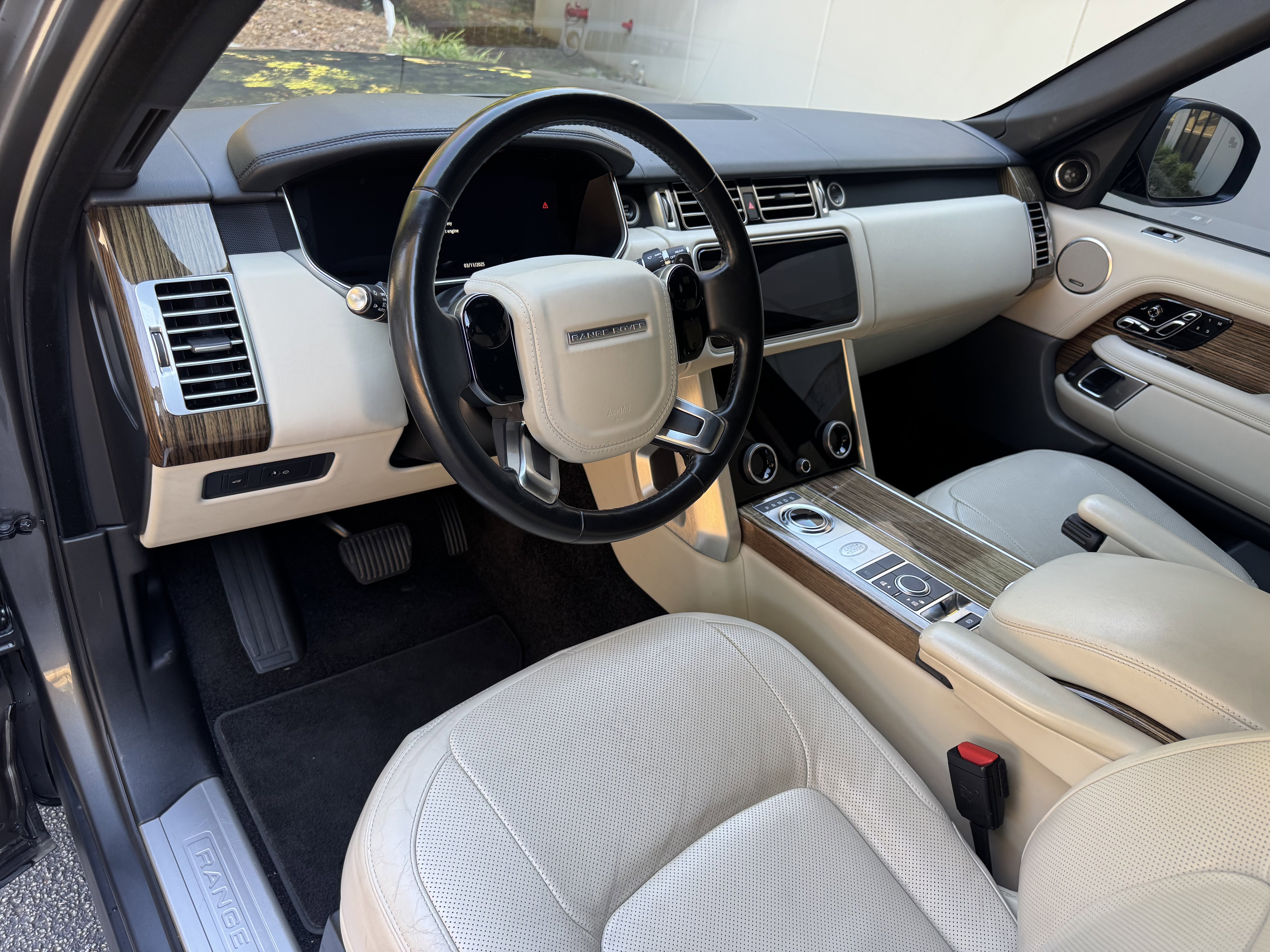 Used 2018 Land Rover Range Rover HSE image 25