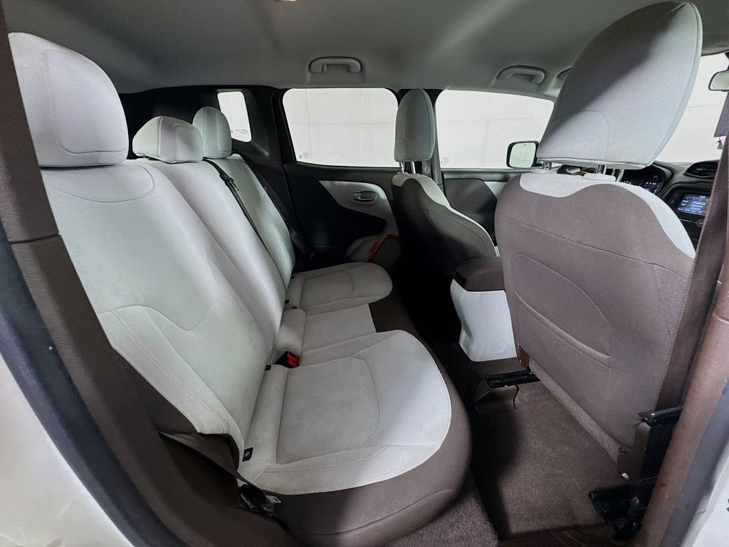 Used 2017 Jeep Renegade Latitude FWD image 31