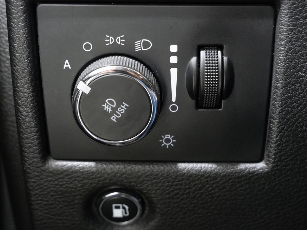 Used 2021 Jeep Grand Cherokee Laredo AWD/4WD image 14