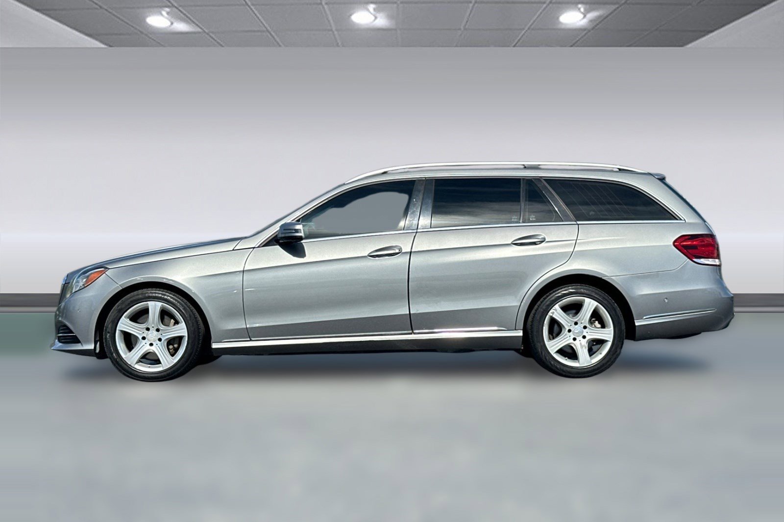 Used 2014 Mercedes-Benz E 350 4MATIC Wagon image 2