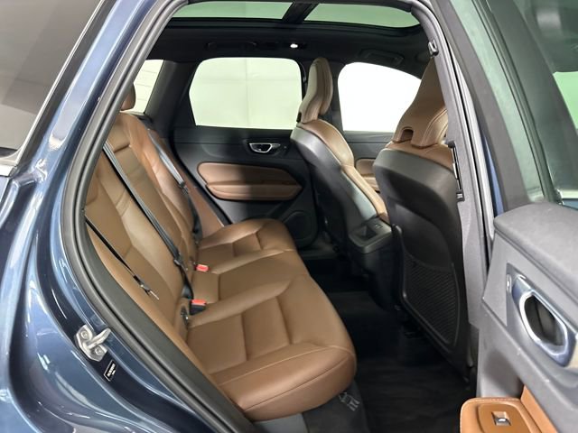 Used 2022 Volvo XC60 B5 Momentum w/ Climate Package image 26