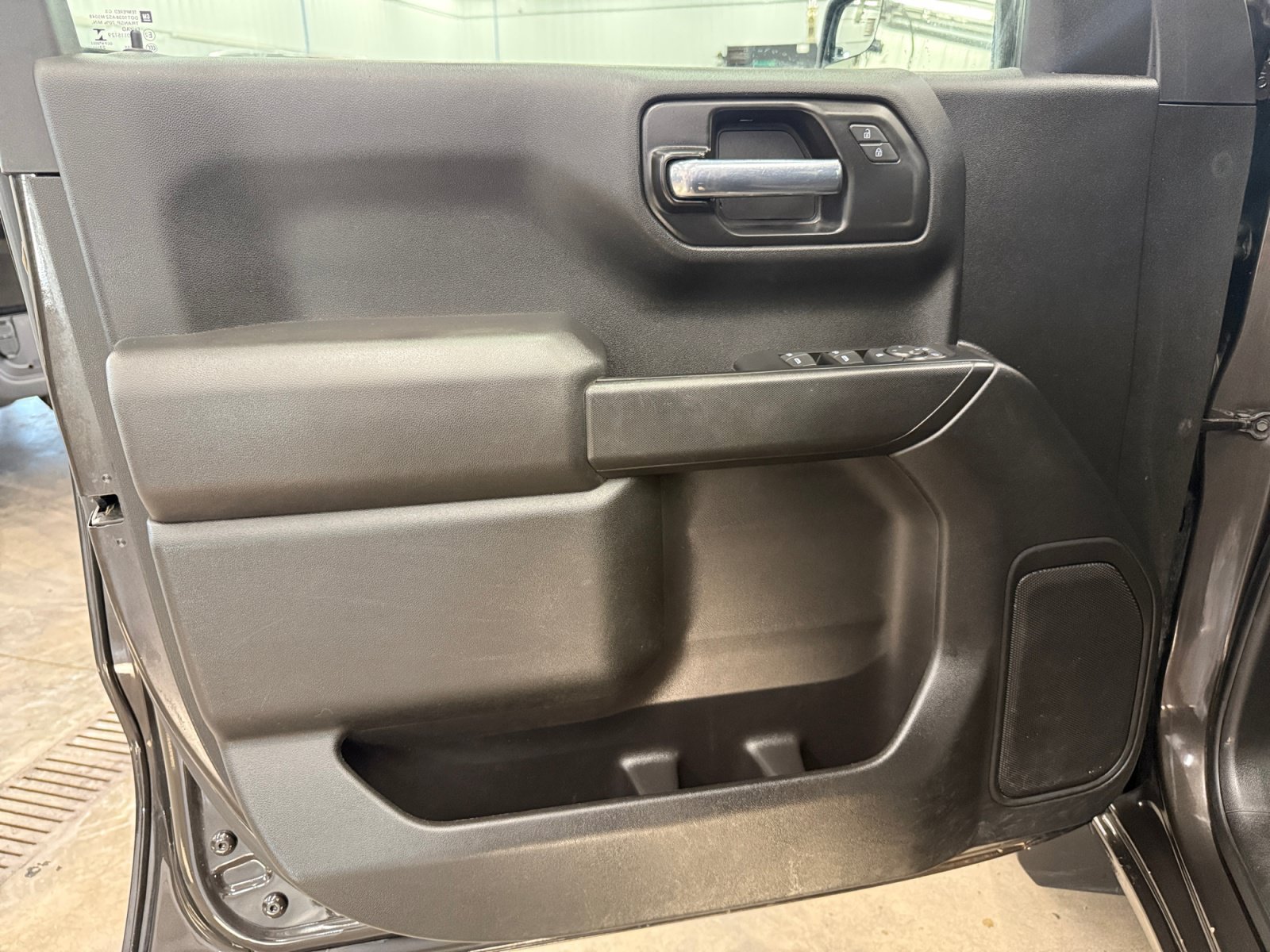 Used 2022 Chevrolet Silverado 1500 Custom w/ Safety Confidence Package AWD/4WD image 23