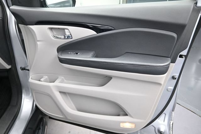Used 2016 Honda Pilot Elite image 32