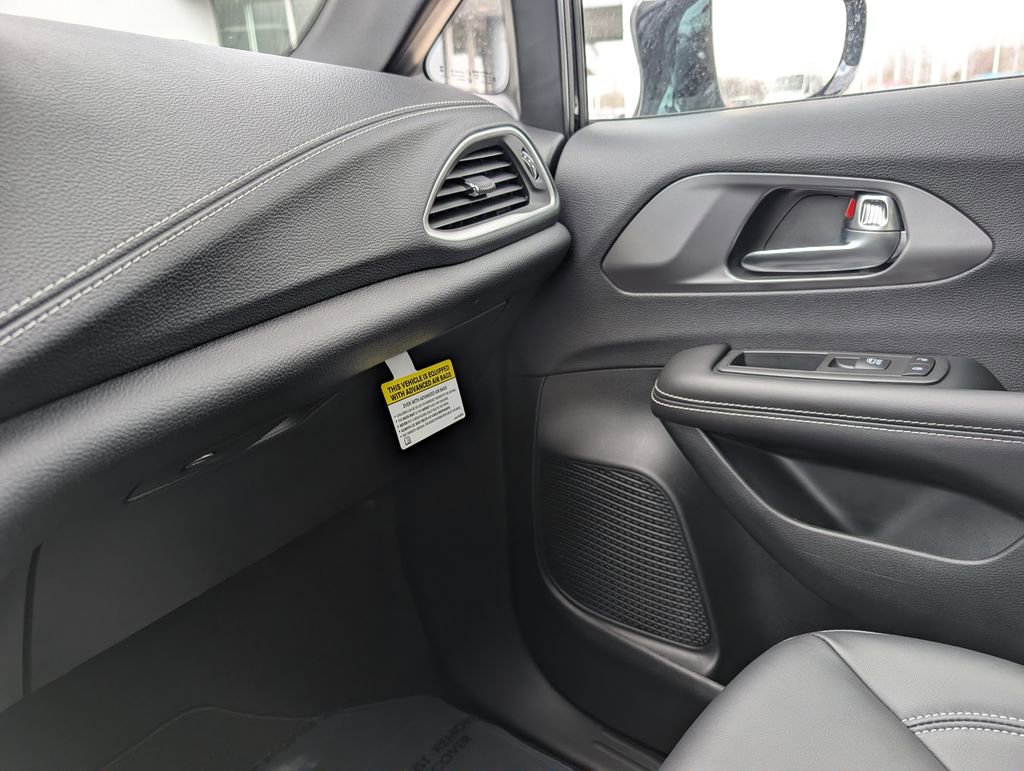 New 2026 Chrysler Pacifica Select image 31