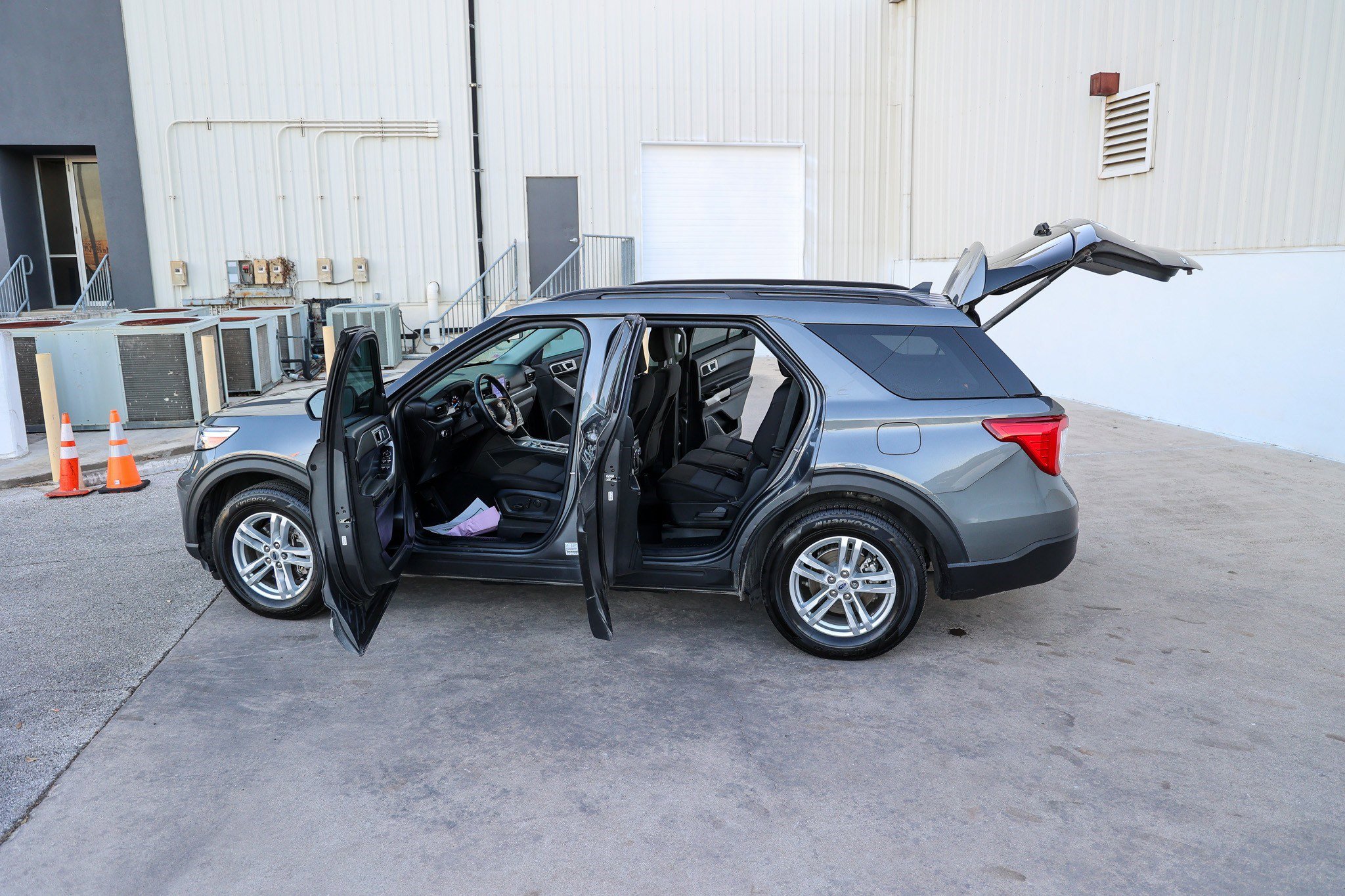 Used 2023 Ford Explorer XLT image 11