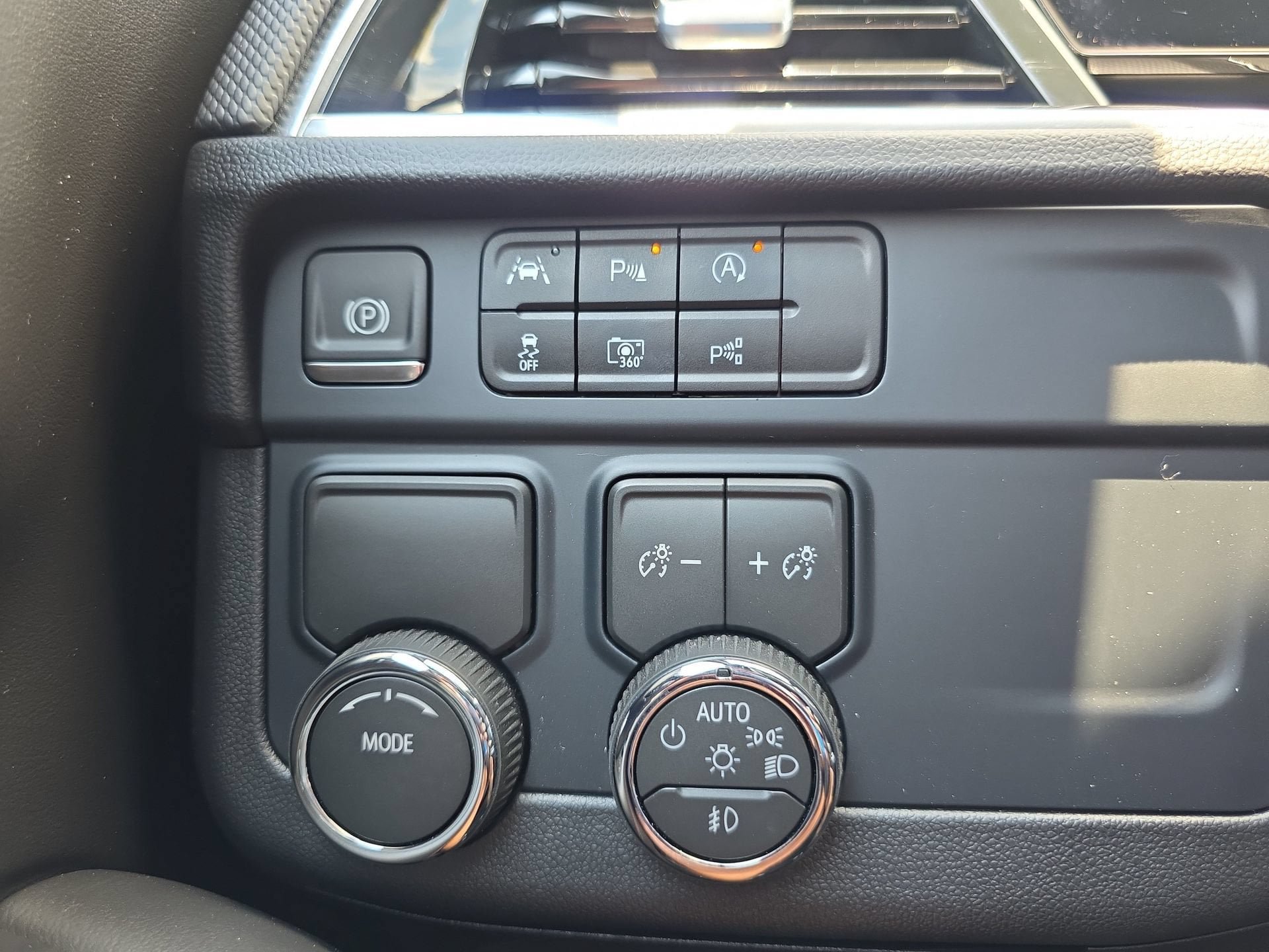 Used 2026 Chevrolet Suburban RST w/ Comfort Package RWD image 26