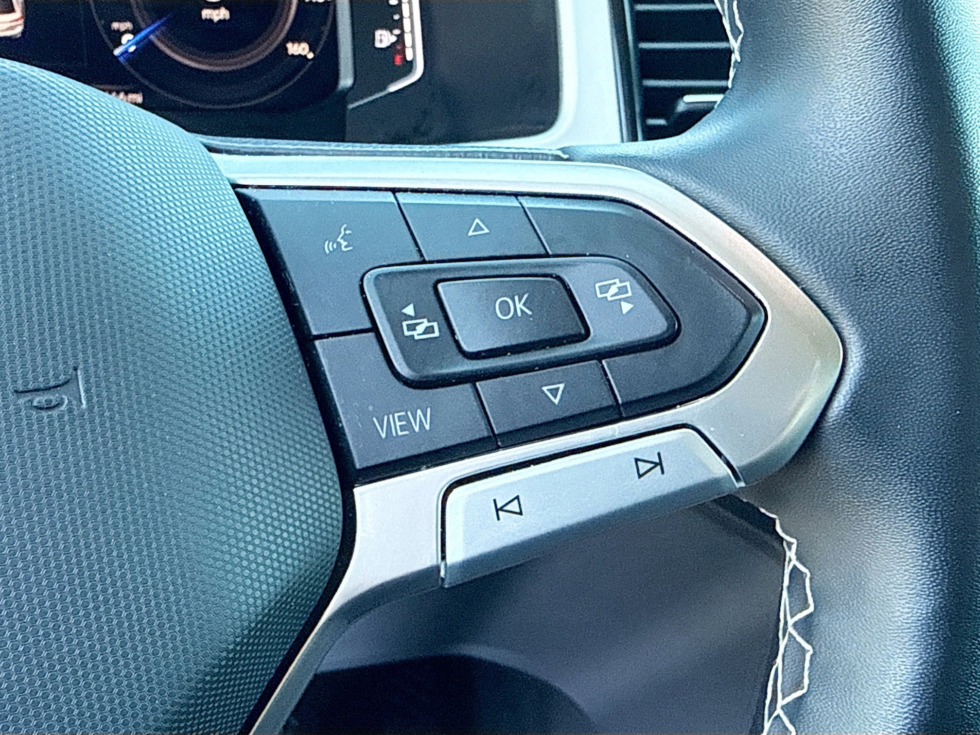 Used 2023 Volkswagen Atlas SE w/ Black Wheel Package image 38