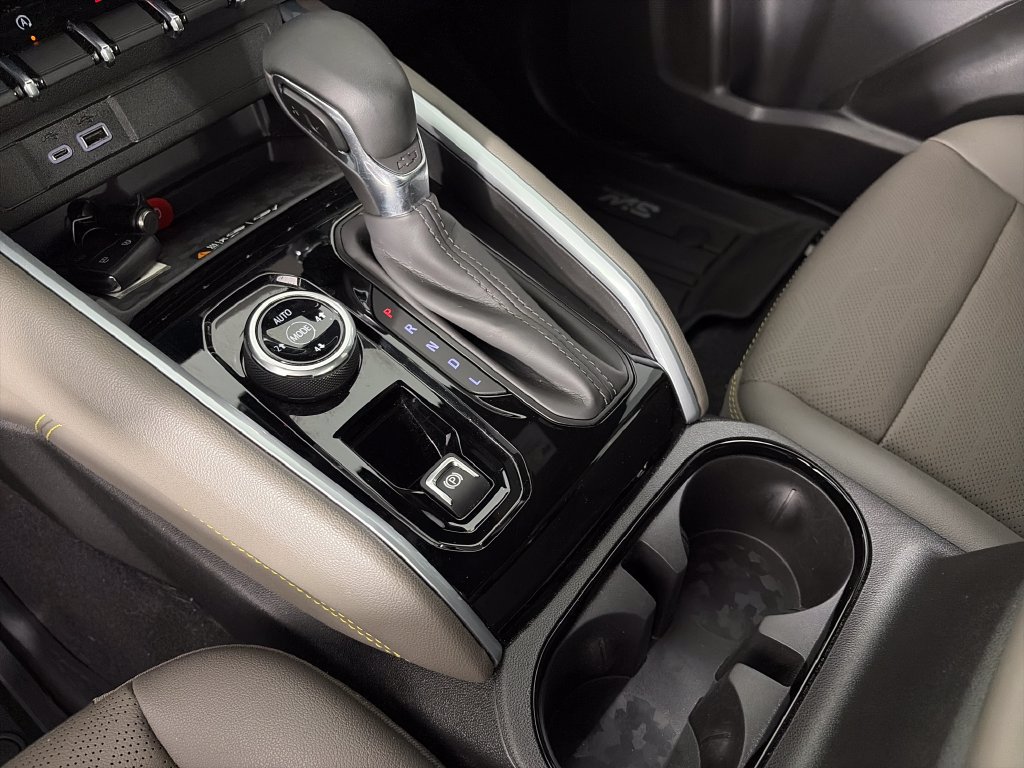 Used 2025 Chevrolet Colorado ZR2 w/ Technology Package AWD/4WD image 22
