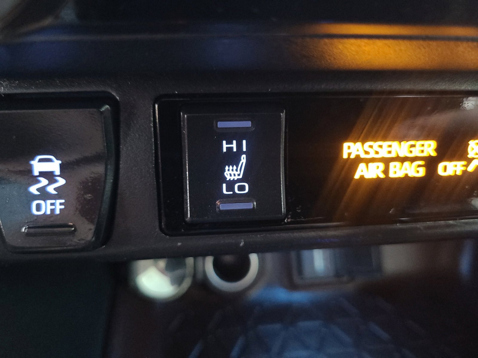 Used 2020 Toyota RAV4 Limited image 25