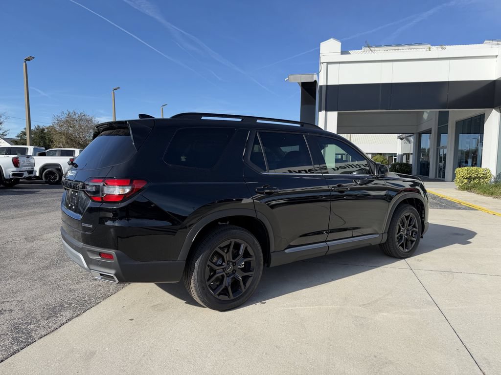 New 2025 Honda Pilot Touring image 4
