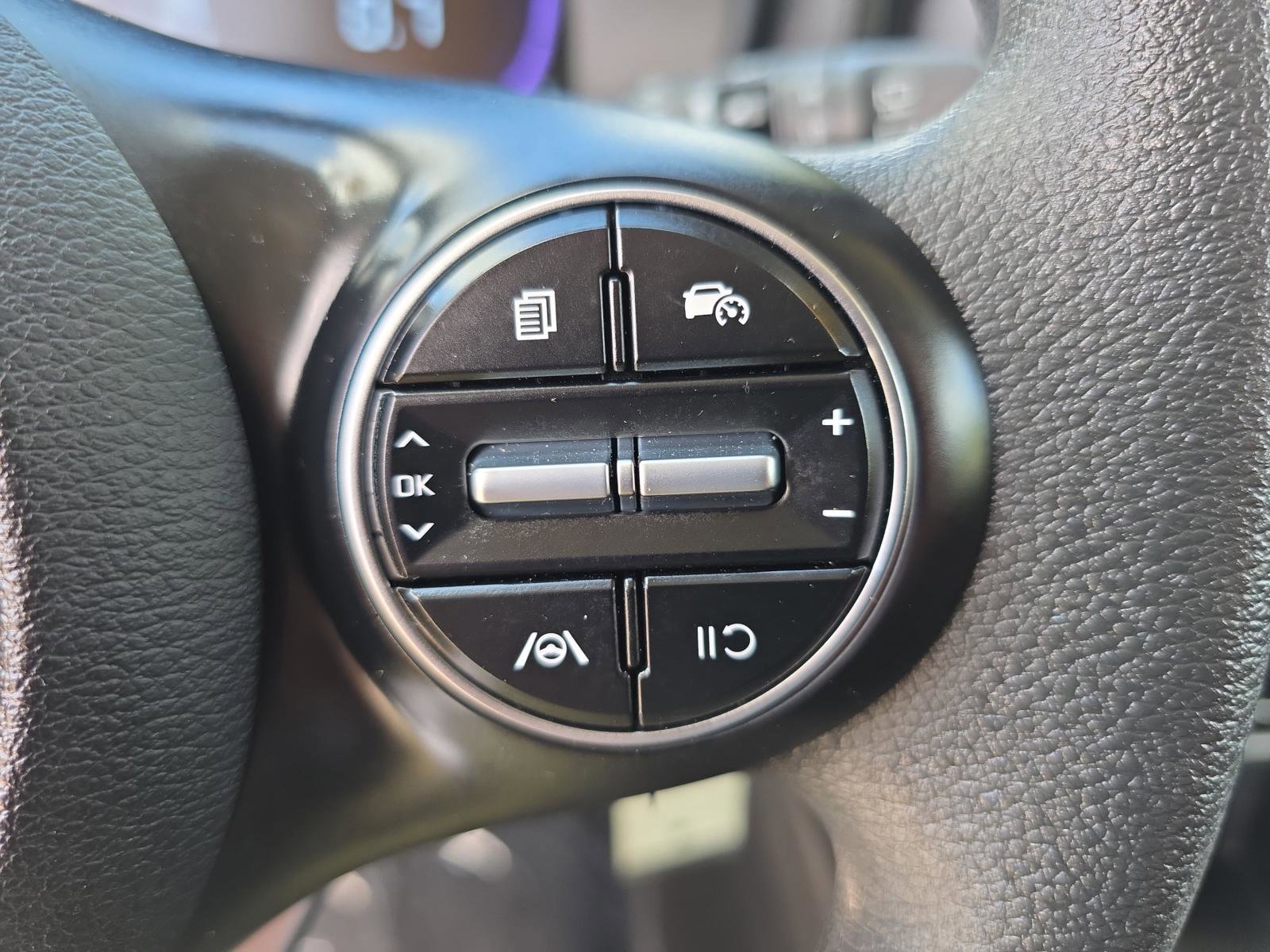 Used 2025 Kia Soul LX FWD image 30