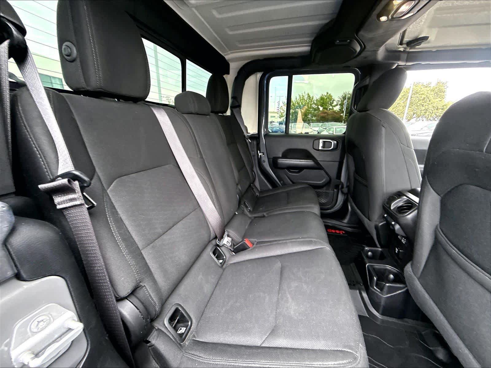 Used 2020 Jeep Gladiator Overland AWD/4WD image 28