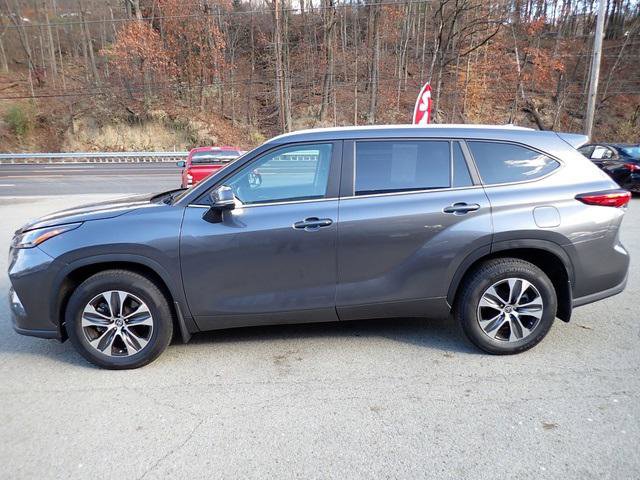 Certified 2023 Toyota Highlander XLE image 9