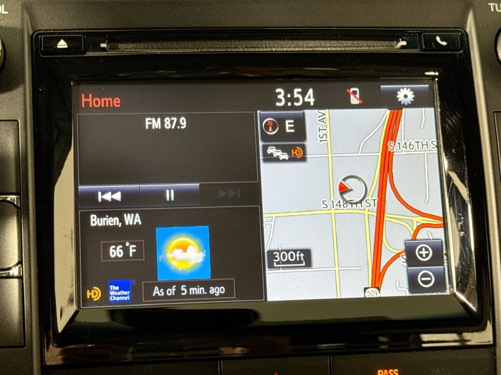 Used 2015 Toyota Camry XLE w/ Moonroof Package FWD image 25