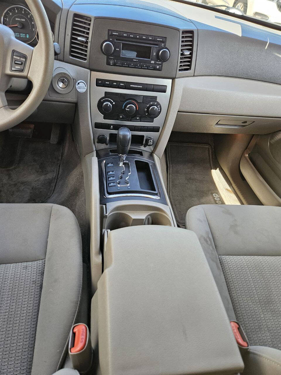 Used 2007 Jeep Grand Cherokee Laredo RWD image 8