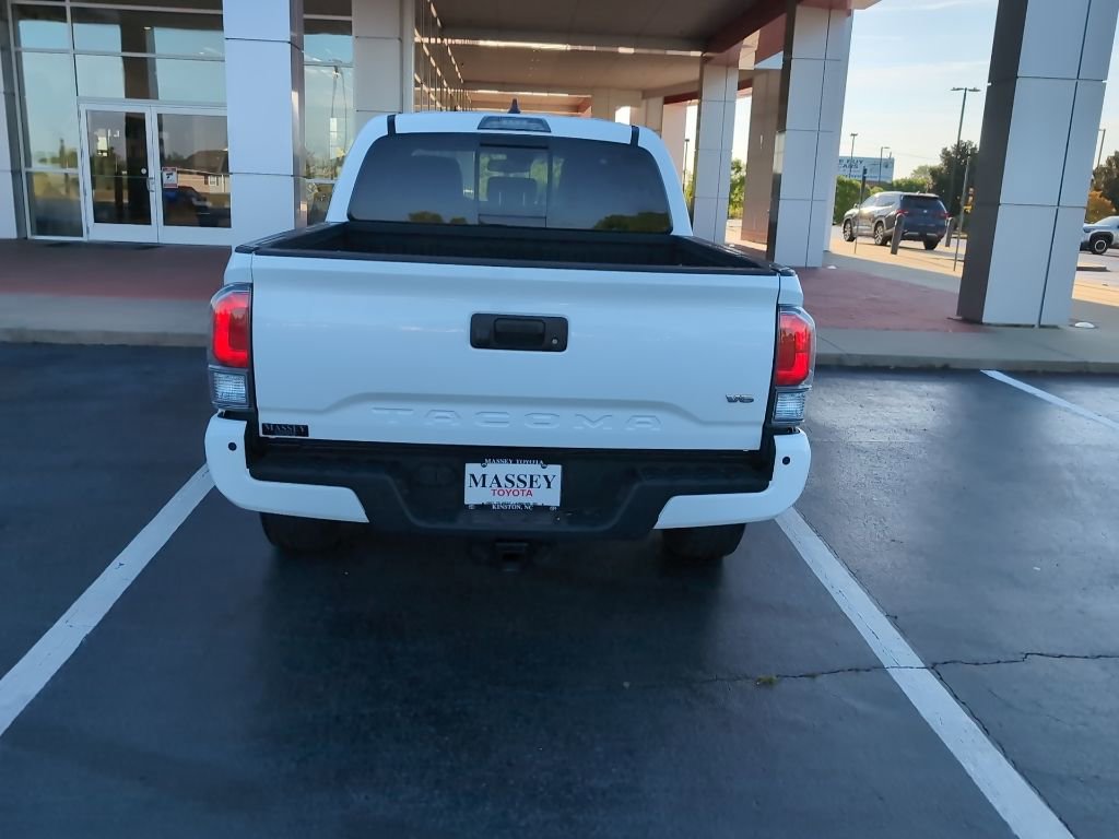 Used 2022 Toyota Tacoma TRD Sport w/ Technology Package image 4