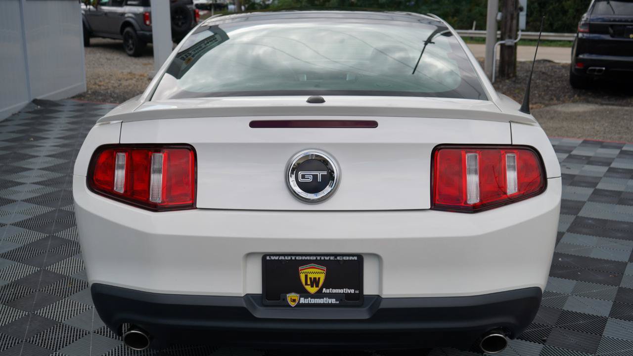 Used 2010 Ford Mustang GT RWD image 11