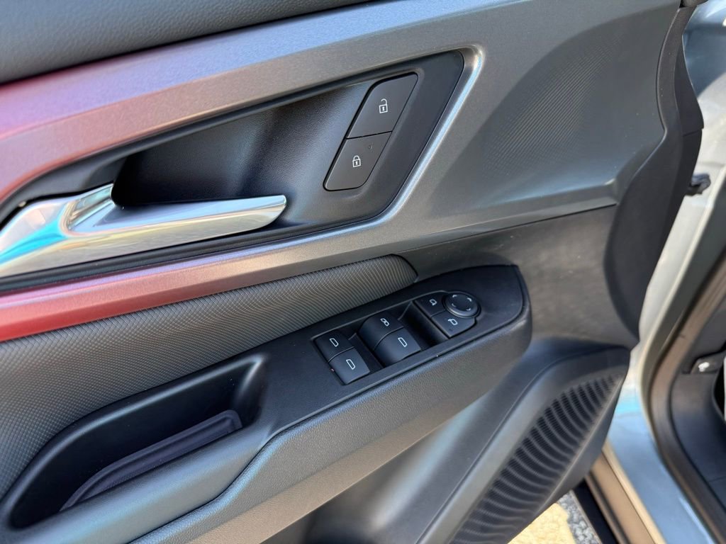 New 2025 Chevrolet Equinox EV RS image 10