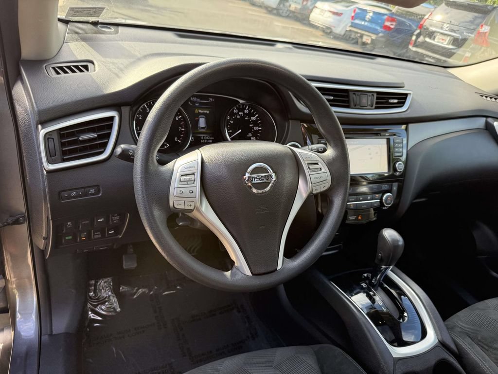 Used 2015 Nissan Rogue SV w/ SV Premium Package AWD/4WD image 2