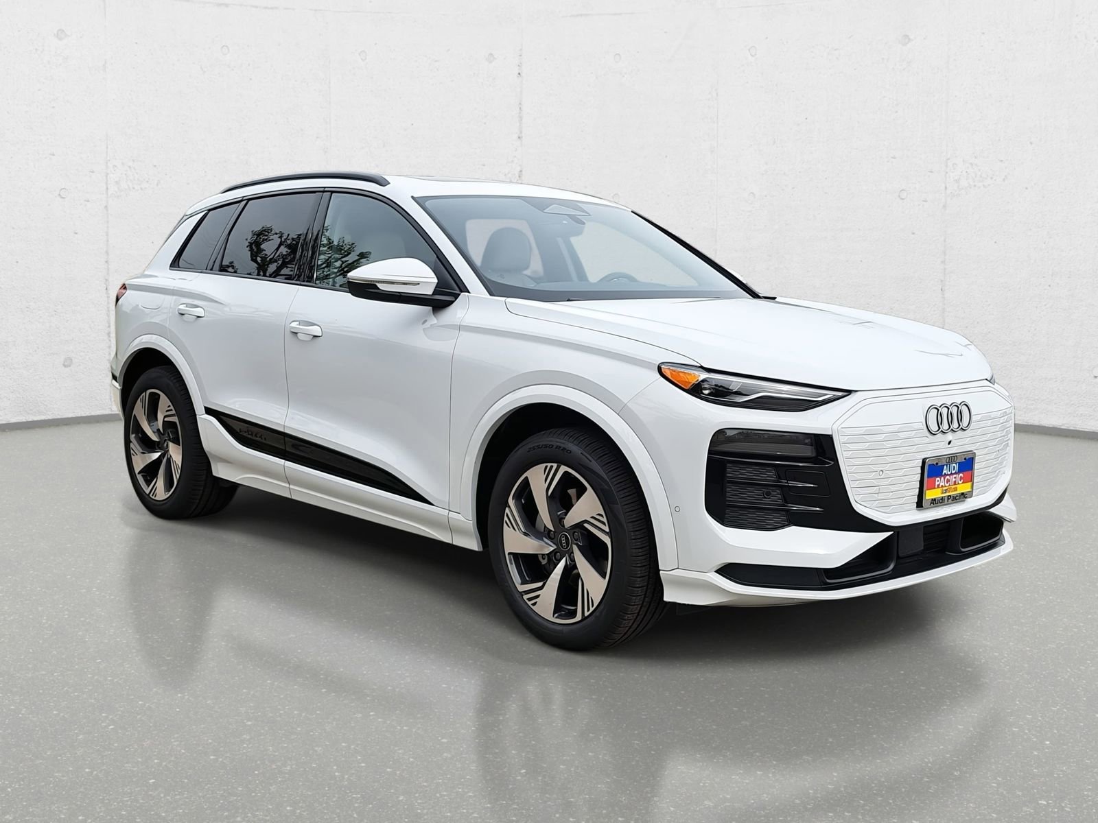 New 2025 Audi Q6 e-tron Premium image 3