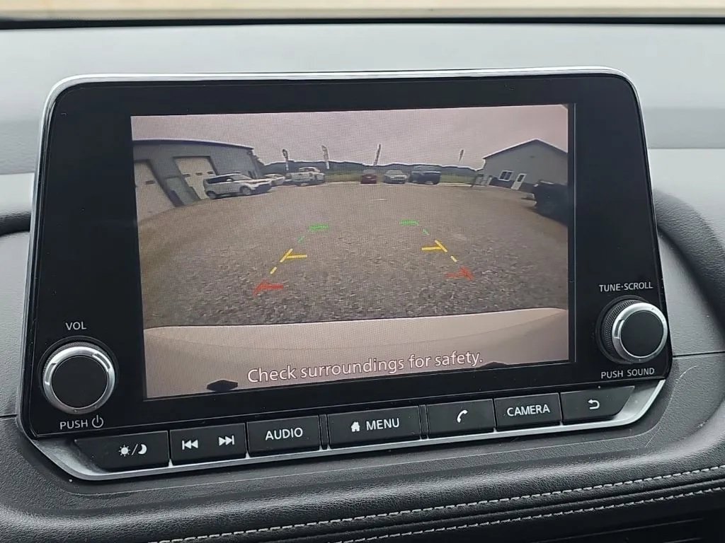 Used 2024 Nissan Rogue S FWD image 27