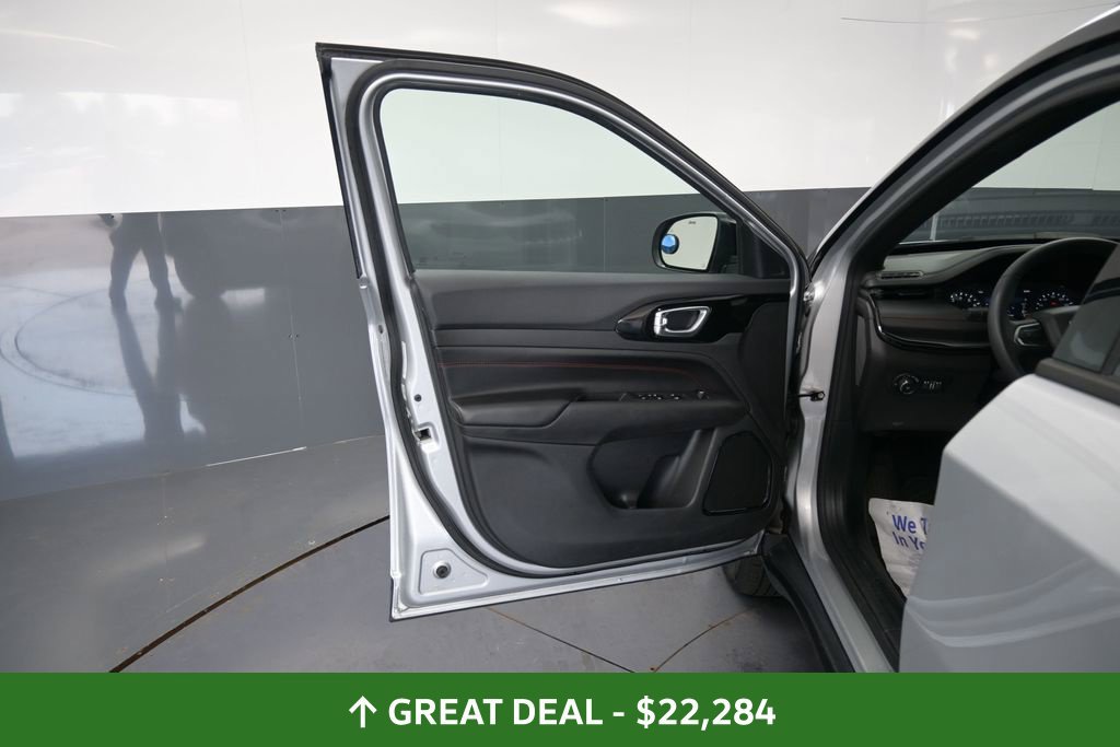Used 2025 Jeep Compass Trailhawk AWD/4WD image 26