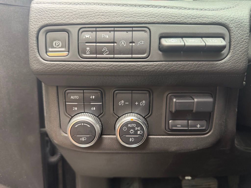 Used 2021 GMC Yukon Denali w/ Denali Ultimate Package image 17