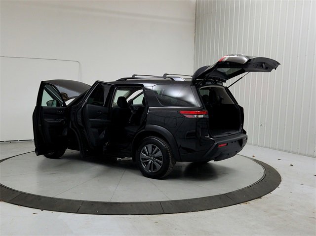 Used 2024 Nissan Pathfinder SV image 13