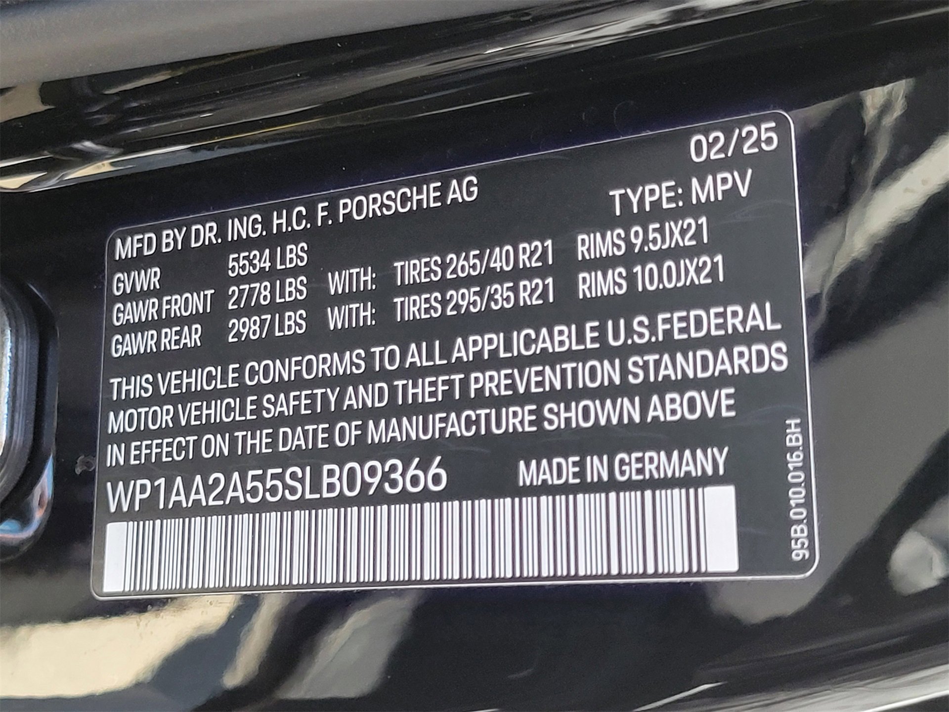 Used 2025 Porsche Macan image 38