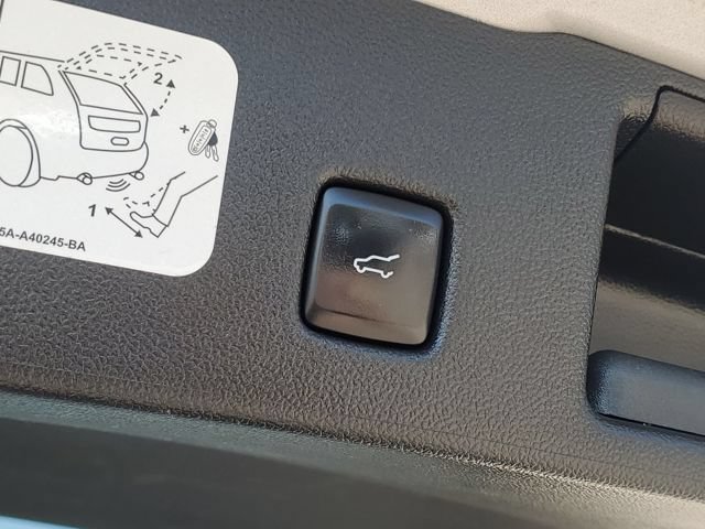 Used 2020 Ford Escape Titanium AWD/4WD image 35