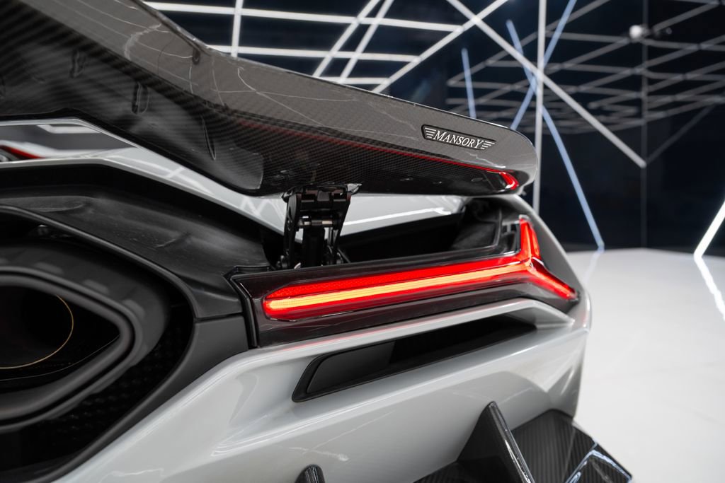 Used 2025 Lamborghini Revuelto image 20