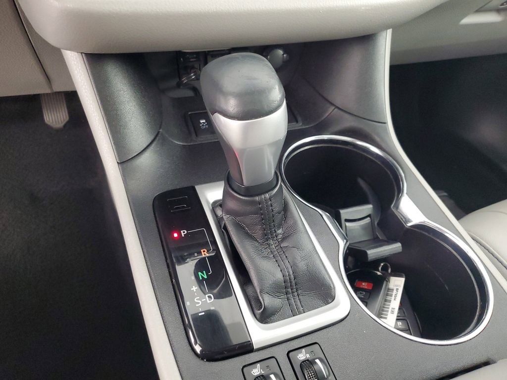 Used 2019 Toyota Highlander XLE image 18
