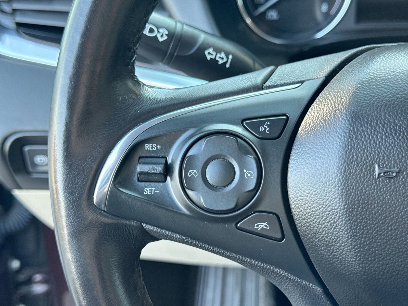 Used 2018 Buick Enclave Essence FWD image 26