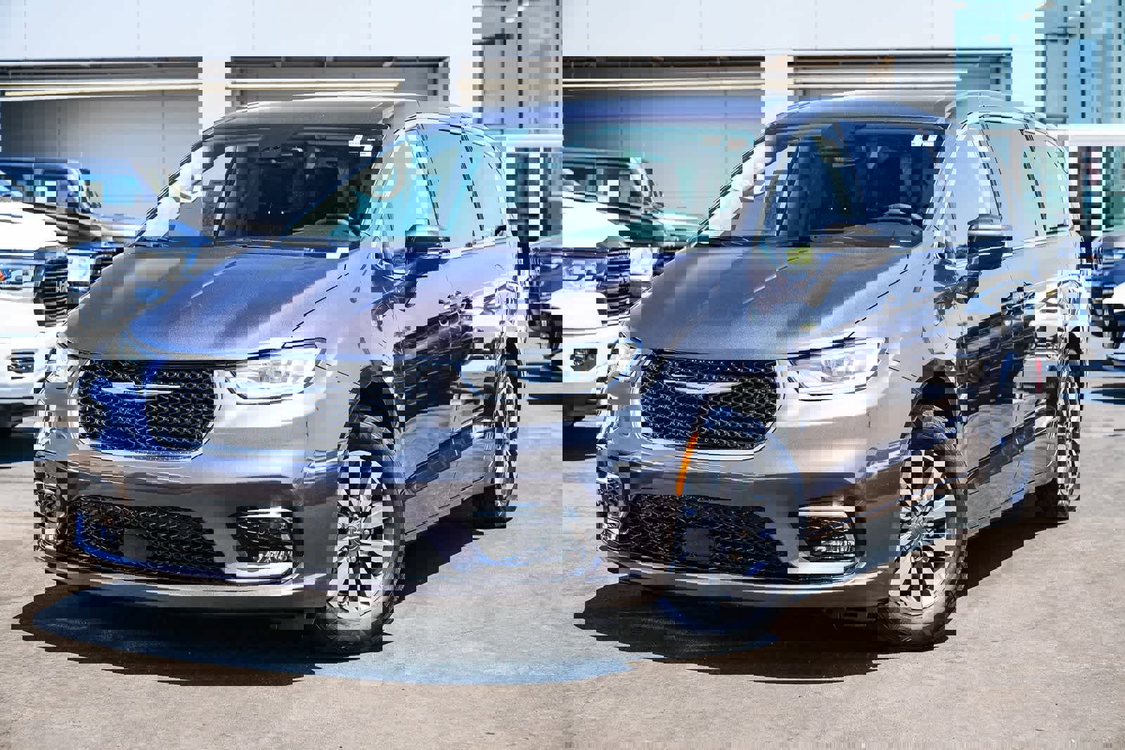 Used 2022 Chrysler Pacifica Touring-L w/ Uconnect Theater Family Group