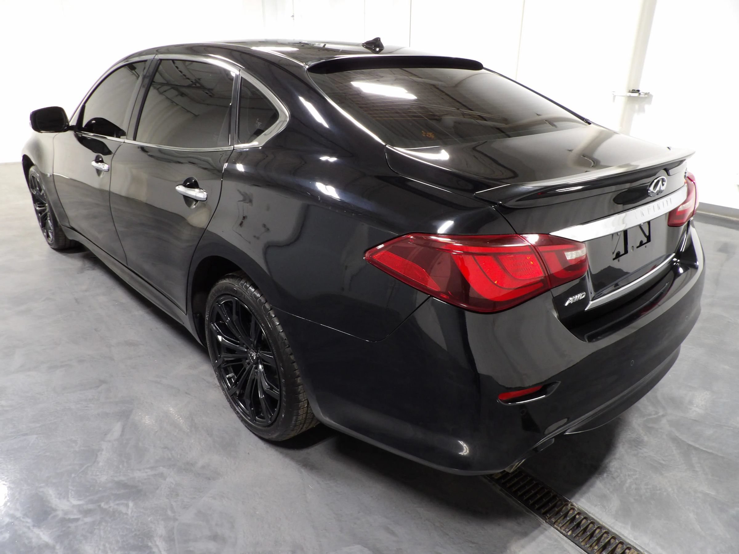 Used 2016 INFINITI Q70 L 3.7 w/ Technology Package AWD/4WD image 8