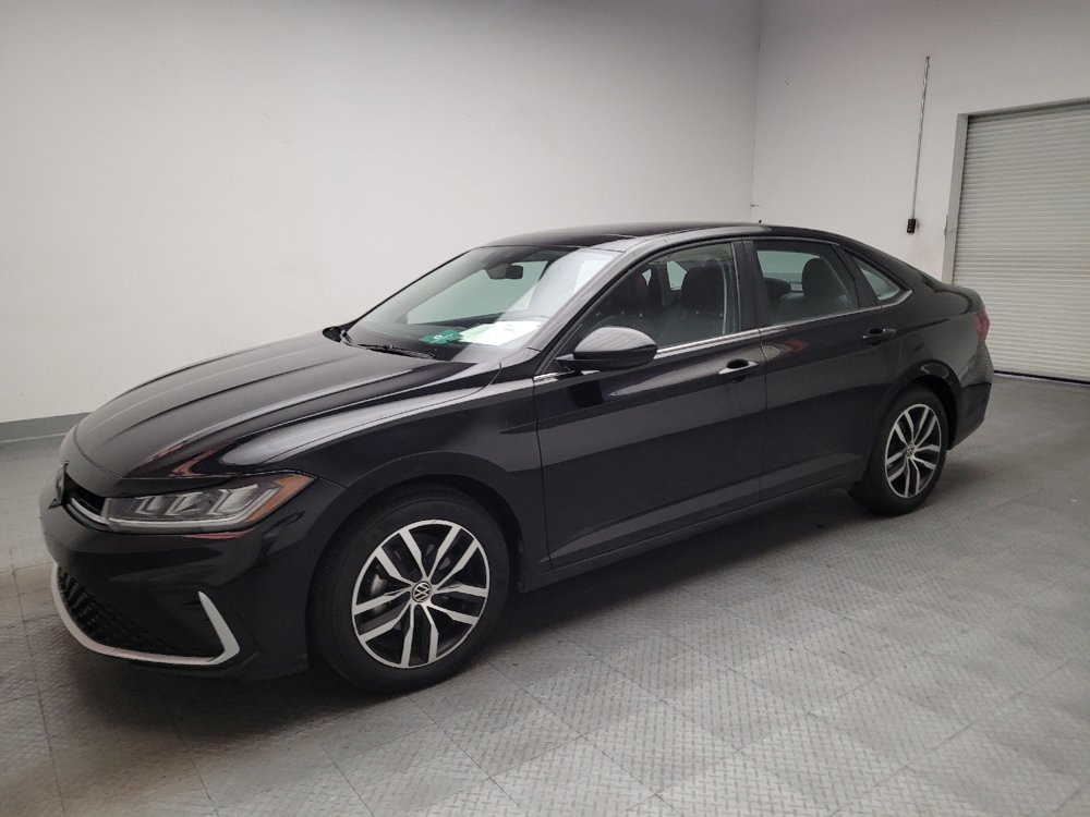 Used 2025 Volkswagen Jetta SE FWD image 2