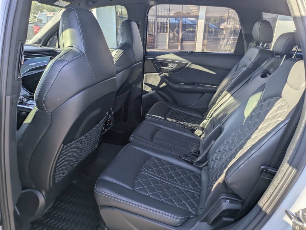 Used 2023 Audi SQ7 Prestige AWD/4WD image 29