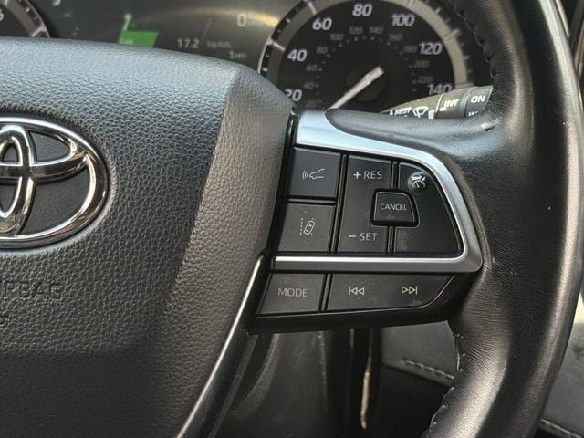 Used 2021 Toyota Highlander XSE FWD image 15