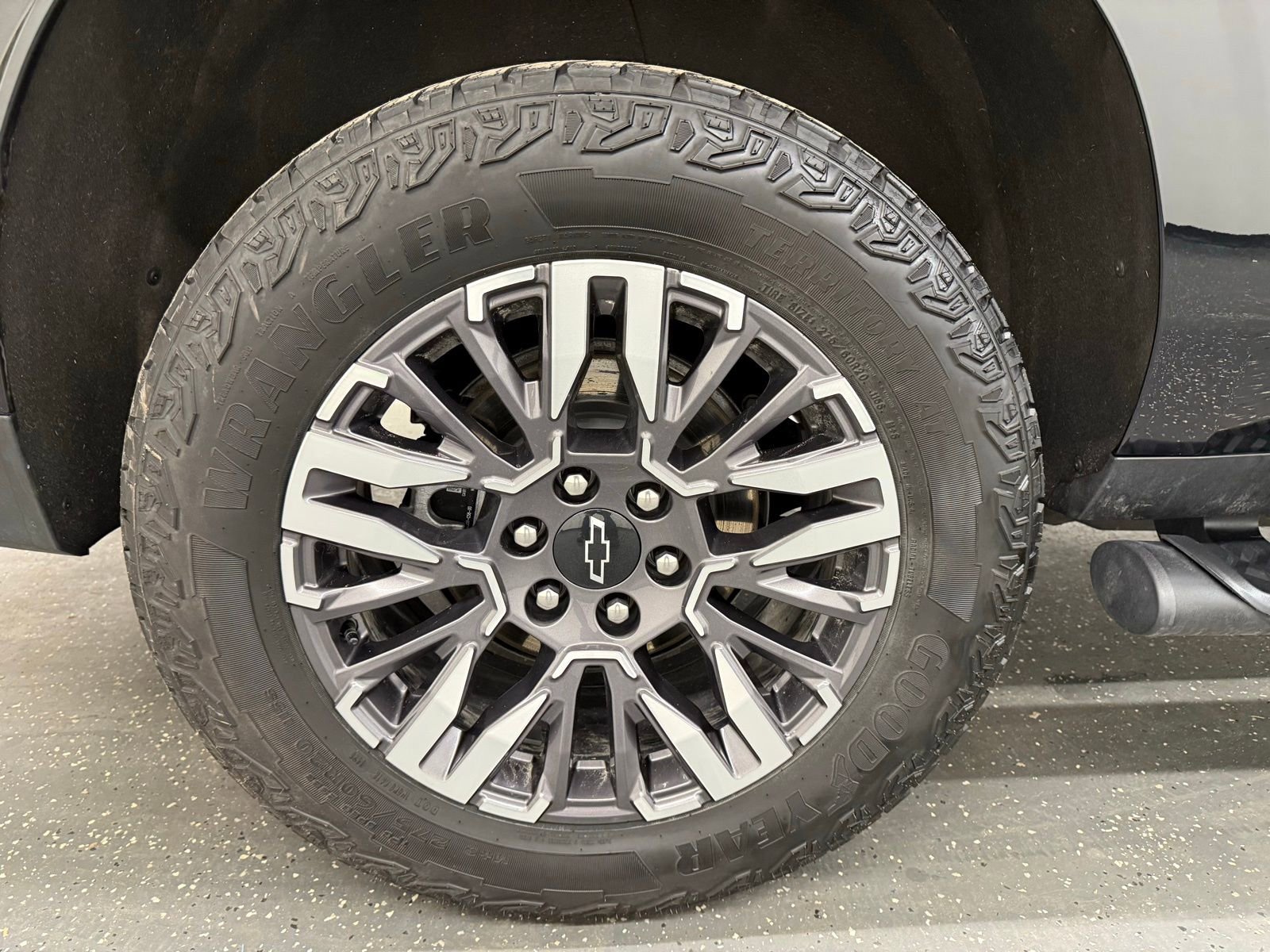Used 2025 Chevrolet Suburban Z71 AWD/4WD image 20