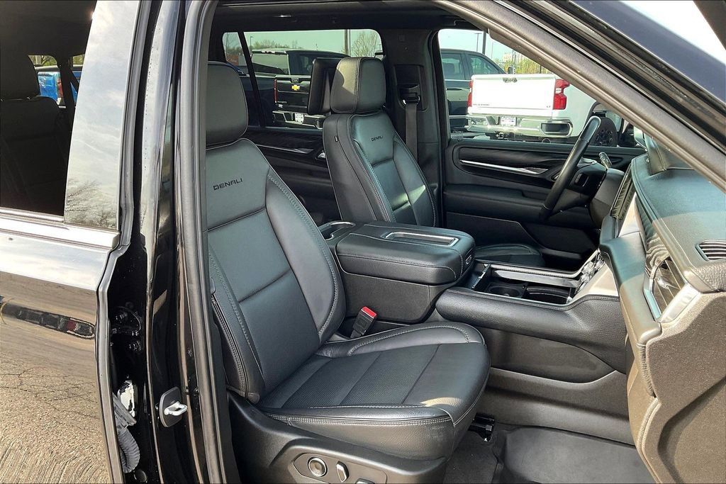 Used 2021 GMC Yukon XL Denali w/ Denali Ultimate Package image 7