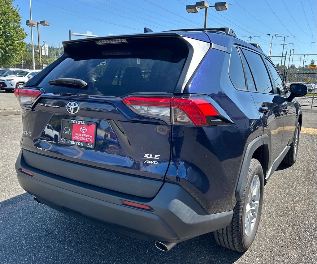 Certified 2021 Toyota RAV4 XLE w/ XLE Grade Weather Package AWD/4WD image 5
