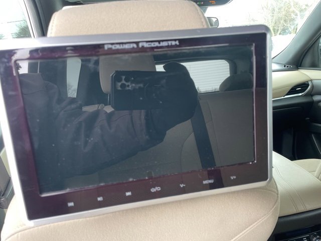 Used 2022 Chevrolet Traverse LS image 9