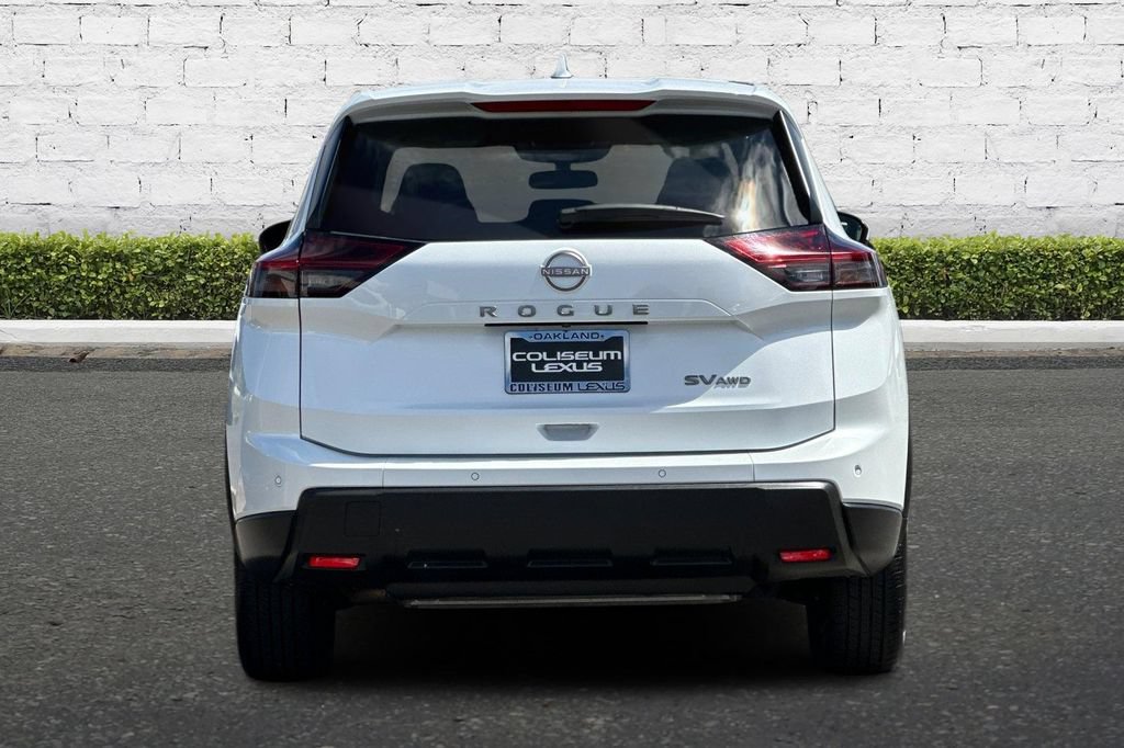 Used 2024 Nissan Rogue SV AWD/4WD image 5