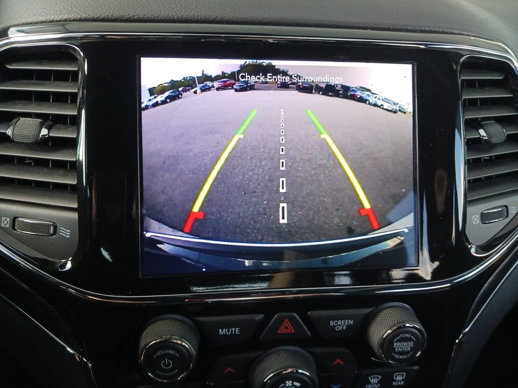Used 2021 Jeep Grand Cherokee Limited w/ Sun & Sound Group RWD image 21