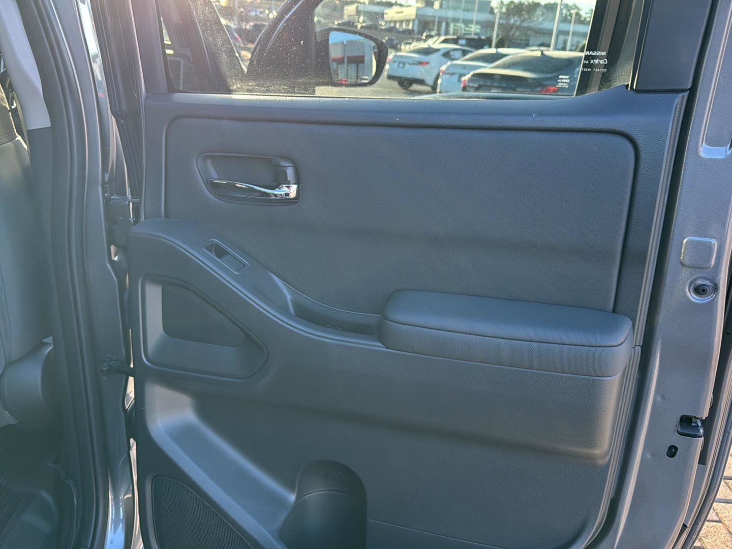 Used 2024 Nissan Frontier SV w/ SV Convenience Package image 15