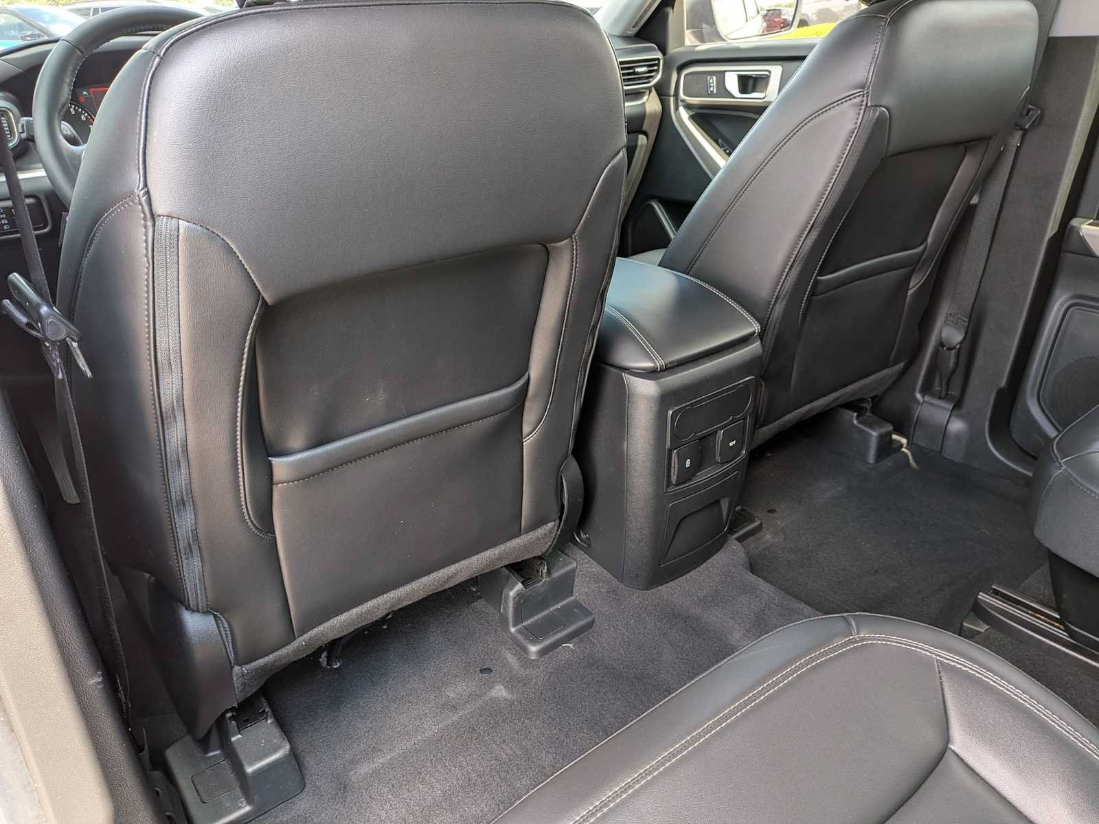 Used 2023 Ford Explorer XLT w/ Equipment Group 202A AWD/4WD image 17