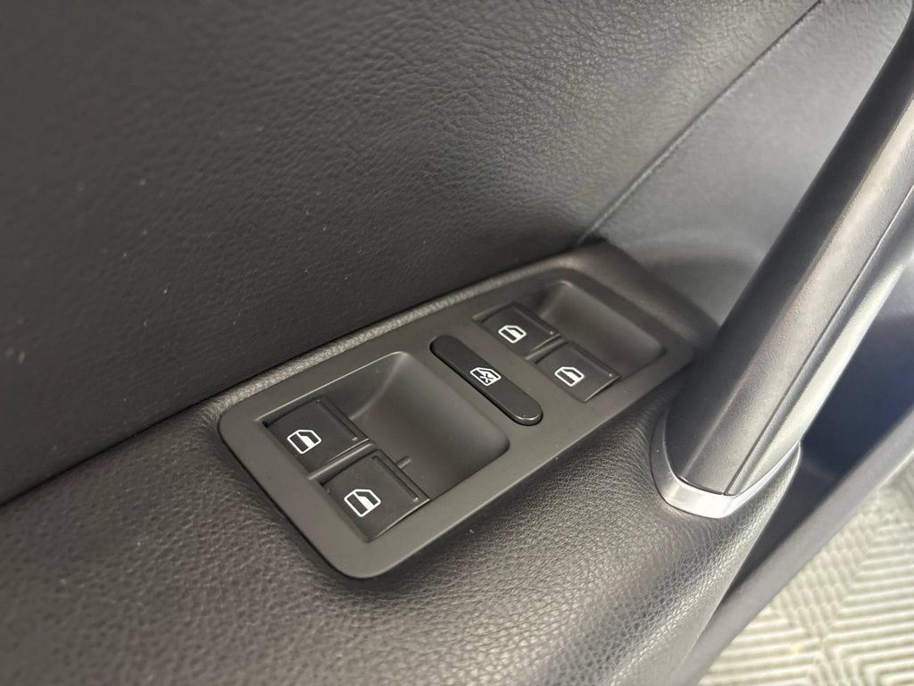 Used 2018 Volkswagen Passat 2.0T SE FWD image 20
